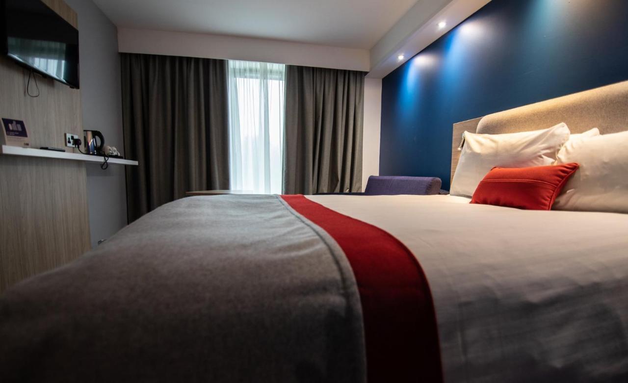 Holiday Inn Express London Stansted Airport By Ihg Stansted Mountfitchet Exterior foto