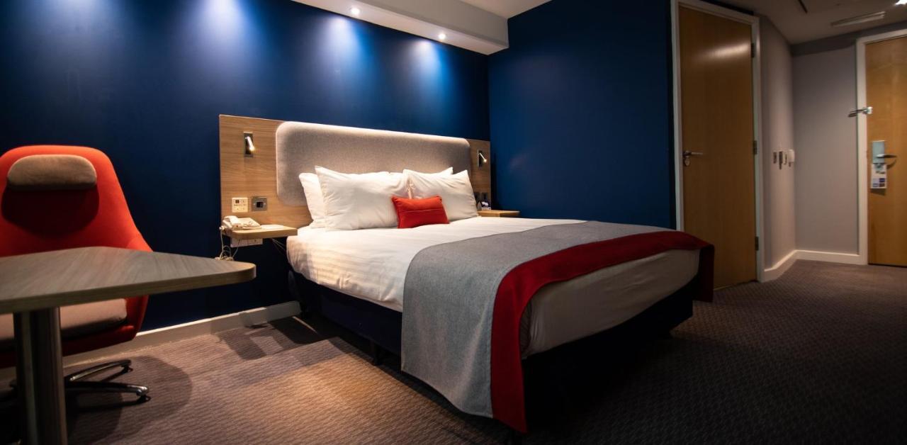 Holiday Inn Express London Stansted Airport By Ihg Stansted Mountfitchet Exterior foto