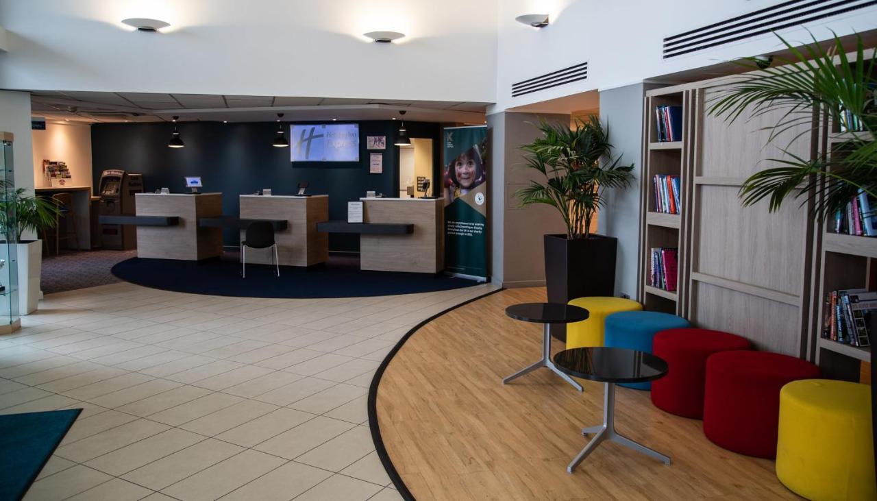 Holiday Inn Express London Stansted Airport By Ihg Stansted Mountfitchet Exterior foto