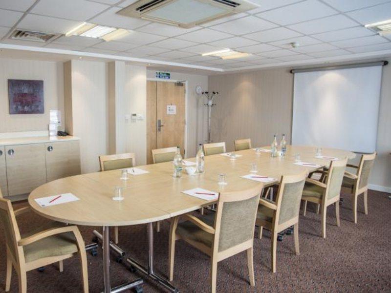 Holiday Inn Express London Stansted Airport By Ihg Stansted Mountfitchet Exterior foto